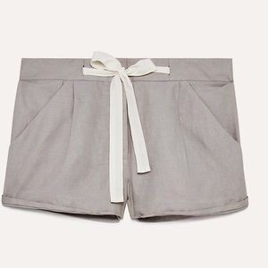 Wilfred, Aritzia shorts worn once, size 2